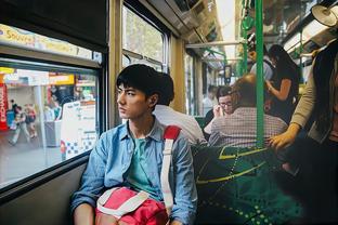 好低调！网友偶遇拳王张志磊回国坐地铁，他只身一人乘客无人认出